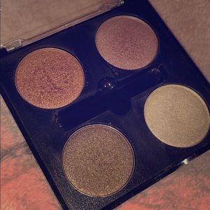 4-shade Shimmer Highlighter Palette